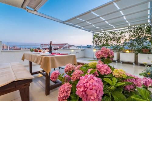 Luxury 3 bedroom Penthouse *City View* with terrace and parking
