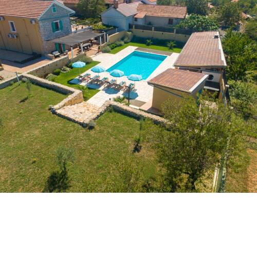Luxury 4 bedroom villa Dalmatia with pool, jacuzzi, sauna and tennis court