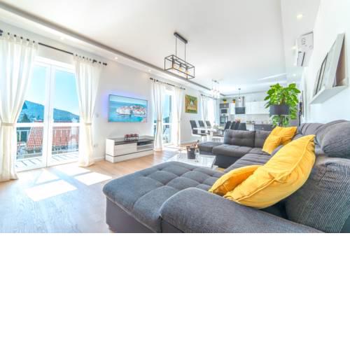 Luxury 5* Apartment by Guide & Sleep