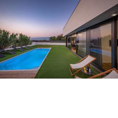 Luxury 5 bedroom Villa Seven