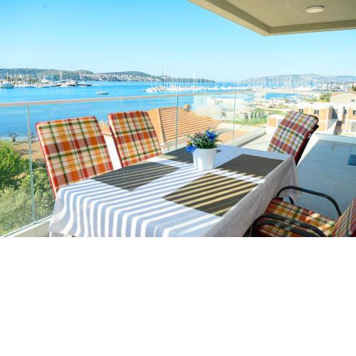 Luxury 90 m2 apt w balcony & spectacular sea view