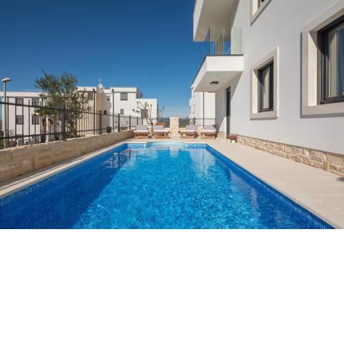 Luxury apartment Hyperion with private pool and garden