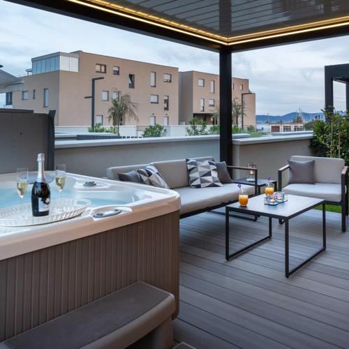 Luxury Apartment Marastina with jacuzzi & pool