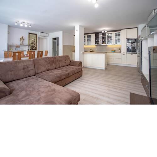 Luxury apartment OMIS, 6+2 person