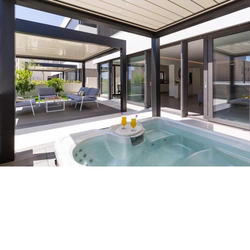 Shell Luxury Residences with Pool and Whirlpool