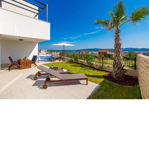 Luxury Apartment SeaByMe