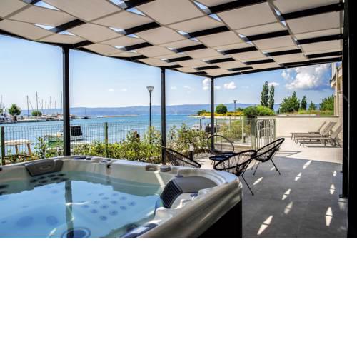 Luxury Apartment with Hot Tub