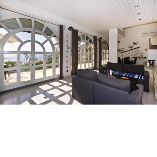 Luxury apt w 3 bedrooms big terrace & sea view
