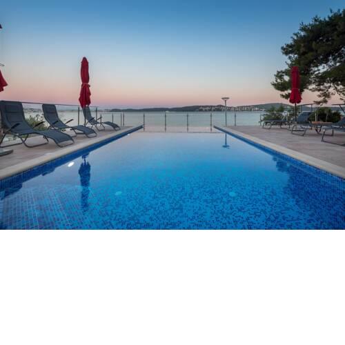LUXURY BEACH VILLA WITH NEW INFINITY SWIMMING POOL FOR 12 PERSONS