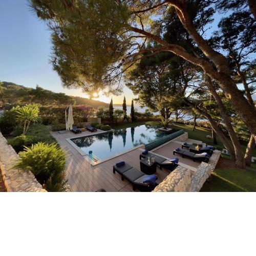 Luxury Beachfront Villa Lilly with private pool