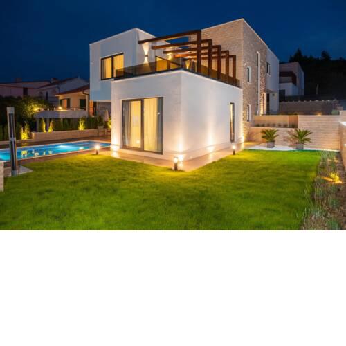 Luxury Beachfront Villa Trogir 2 with private pool, jacuzzi and gym at the beach on Ciovo - Okrug Gornji