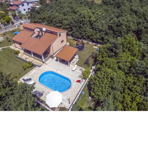 Luxury experience in Villa Lucia with heated pool and Play station 4