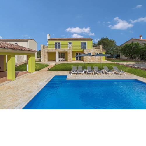 Luxury, modernly furnished villa with private pool near Rovinj