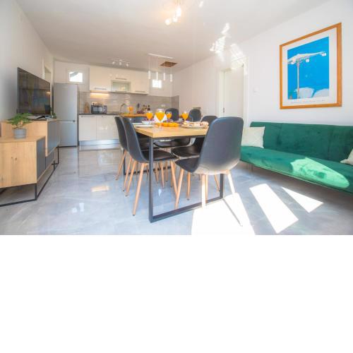 Luxury Old Town Apartment I&I