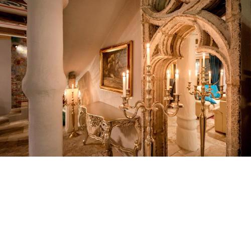 Luxury Palazzo v. Pelsocz Hvar Town