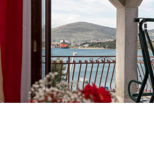 Luxury sea view apartment 20 m from the sea