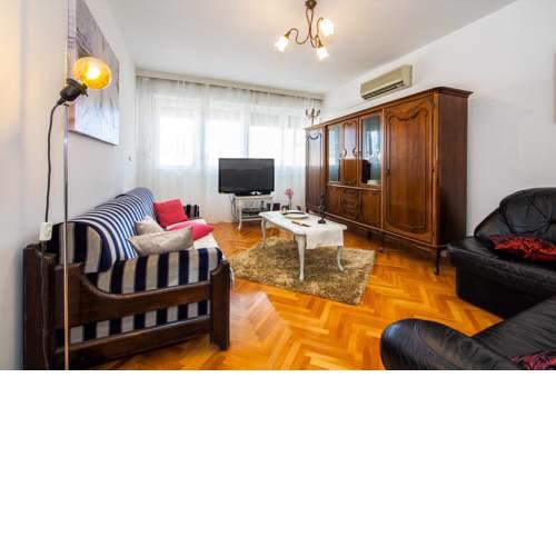 Luxury Split Center Apartment