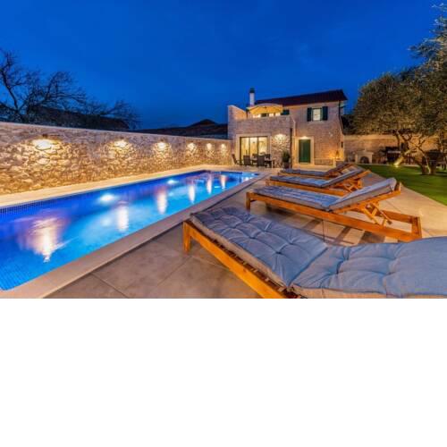 Luxury stone villa with pool, in beautiful nature