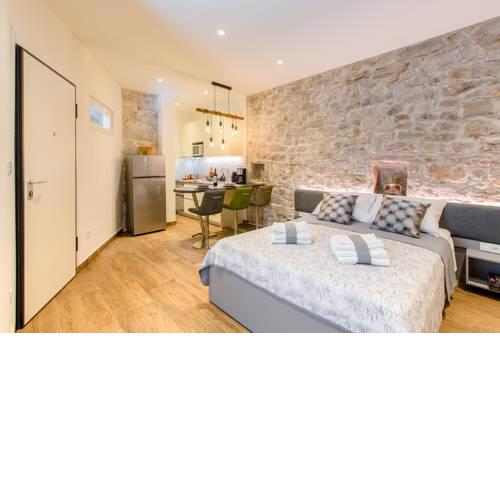 Luxury STUDIO Apartment Petra in 400 year old stone house
