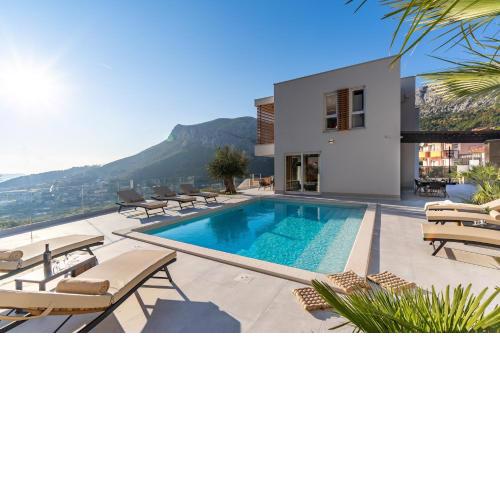 Luxury Villa 7th Heaven with heated pool, hot-tub, gym, panoramic views