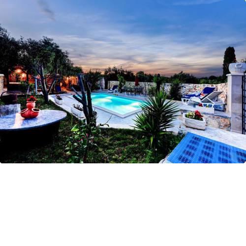 Luxury Villa Bongo With Pool and Jacuzzi