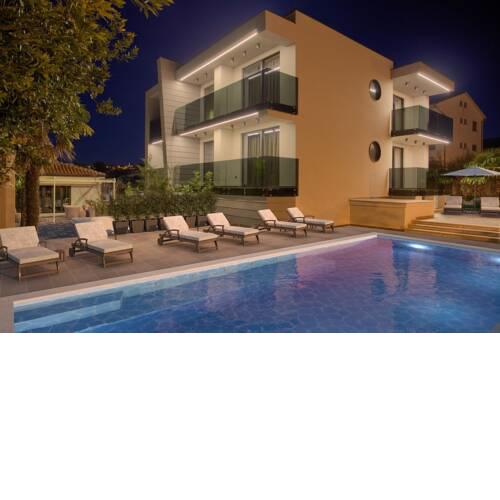 Luxury Villa Curiera