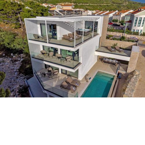 Luxury Villa Delight II Promajna with pool, gym, sauna and jacuzzi