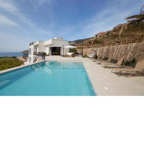 Luxury Villa Envivo Komiža with private pool and professional gym