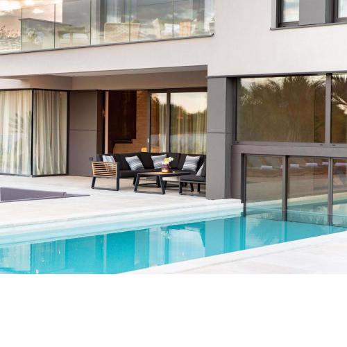 Luxury Villa G2 with indoor & outdoor pool