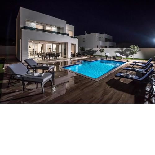 Luxury Villa Horizon with Private Pool