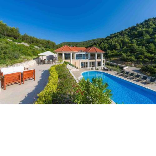 Luxury Villa La Isla Korcula with private pool by the sea