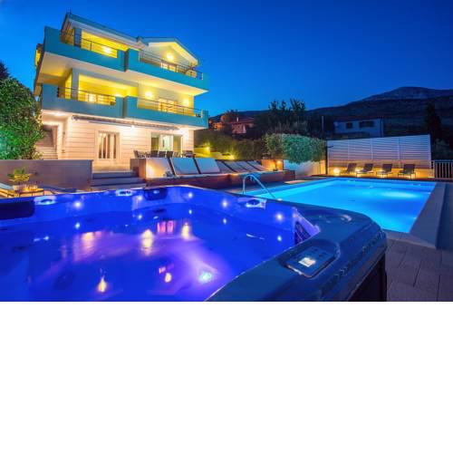 Luxury VILLA LOVRIC heated pool, jacuzzi, sauna, private tavern, 8 person