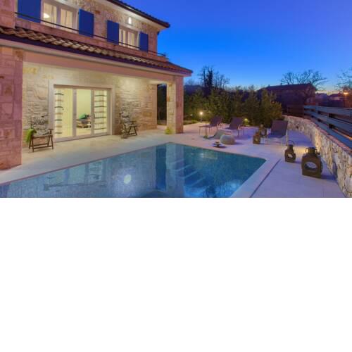 Luxury Villa Pavusi