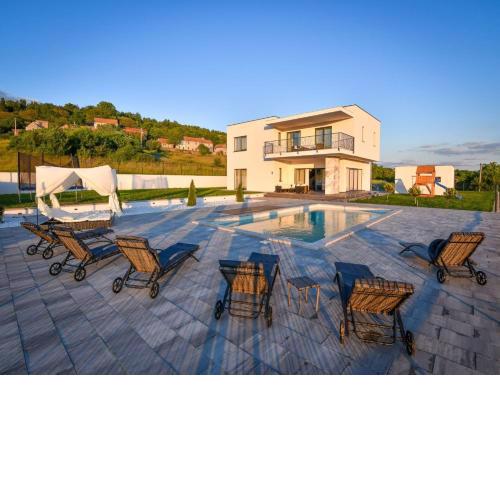 Luxury Villa Rilassante-Heated Pool,Full Privacy,Children Playground