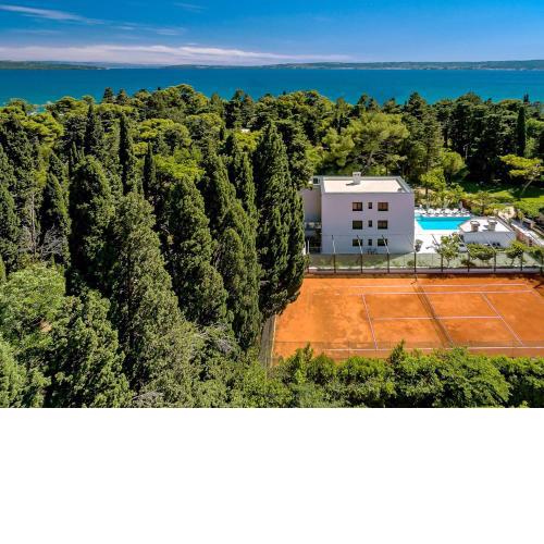 Luxury Villa Velvet Bourbon Split with private pool by the sea