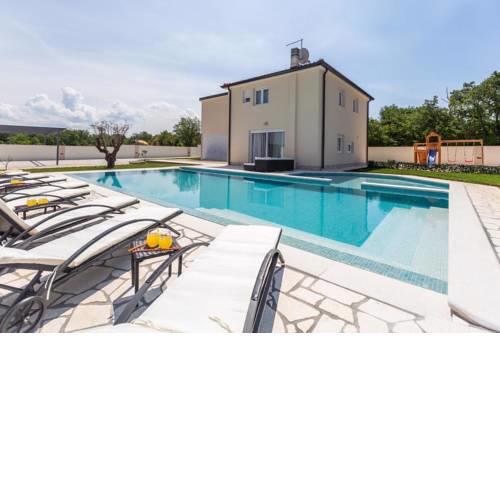 Luxury villa with a swimming pool Vilanija, Umag - 17623