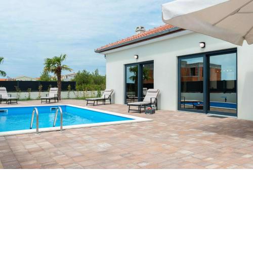 Luxury villa with a swimming pool Vrsi - Mulo, Zadar - 19093