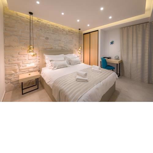 Lyra luxury studios