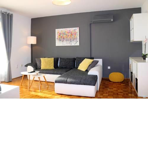 Maisey Apartment