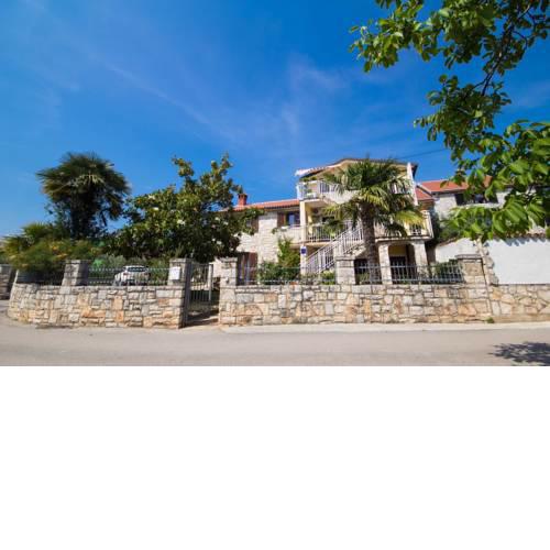 MARA House with Apartments
