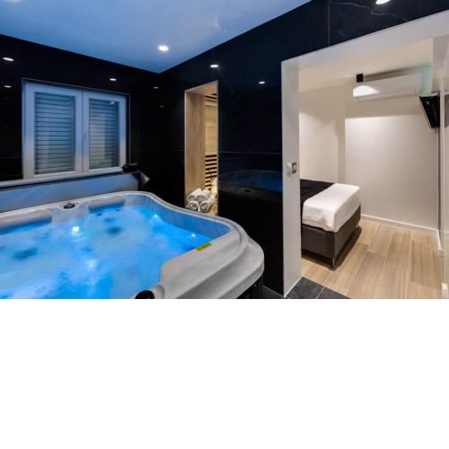 Marcius Luxury Apartment with jacuzzi & sauna
