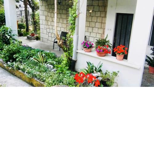 Mari Garden Apartment