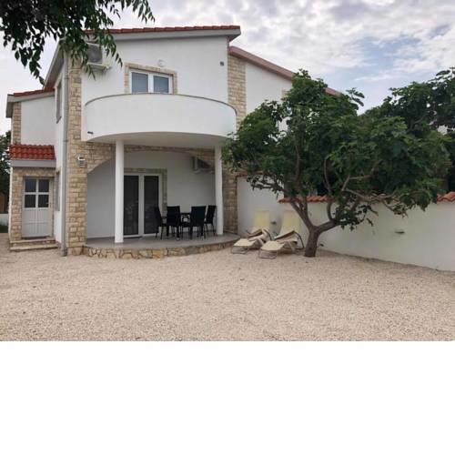Marina Apartments Vir