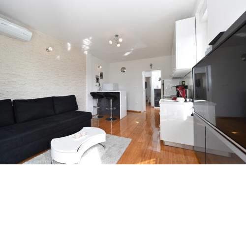 Maro modern apartment by the sea