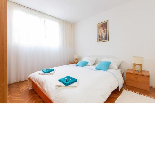 Mateo apartment near the beach