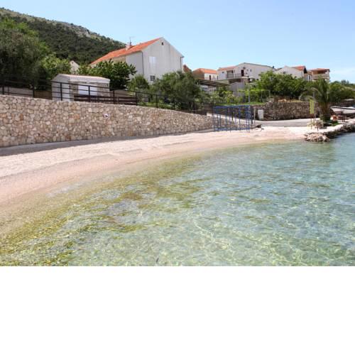 Charming Apartment in Grebastica with Terrace