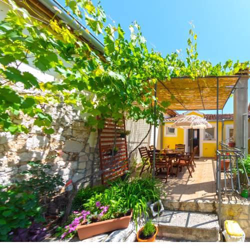Mediterranean terrace apartment with Bikes & SUP