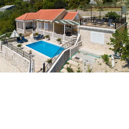 Mediterranean Villa with Swimming Pool and magnificent Sea-view!