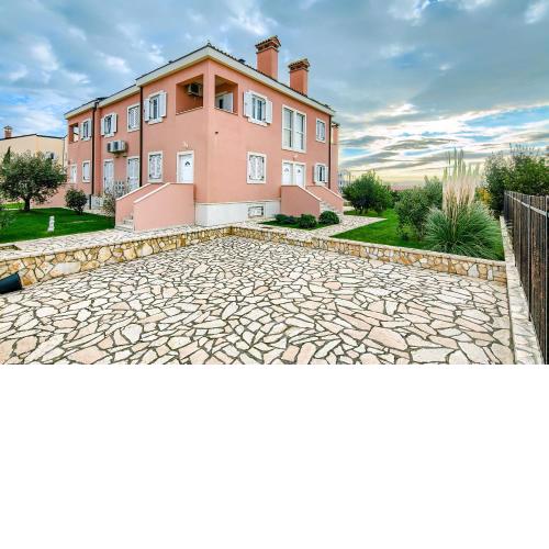 Medulin Luxury Apartments with beautiful garden 100 m from beach