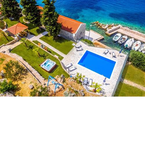 Medvinjak Villa Sleeps 8 with Pool Air Con and WiFi